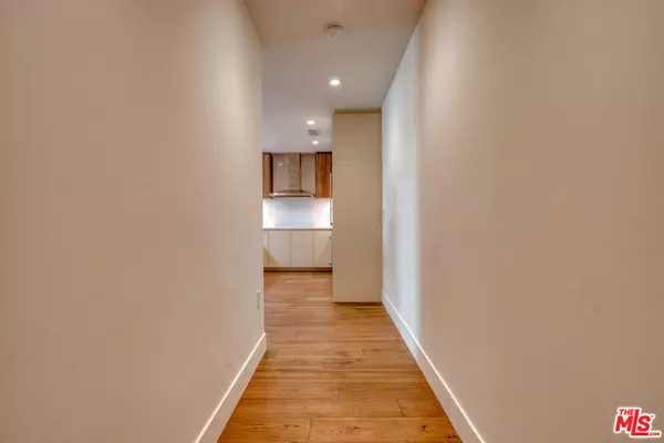 Los Angeles, CA 90048,411 S Hamel RD #306