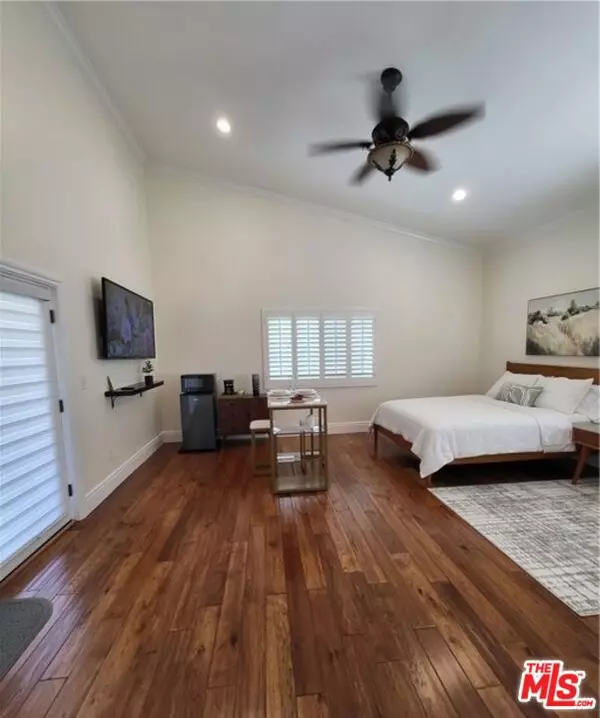 Tarzana, CA 91356,4956 Doman AVE