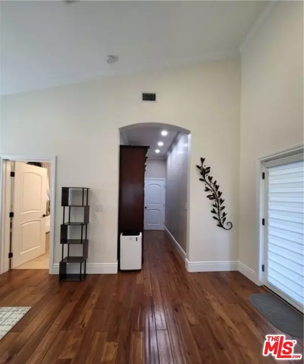 Tarzana, CA 91356,4956 Doman AVE