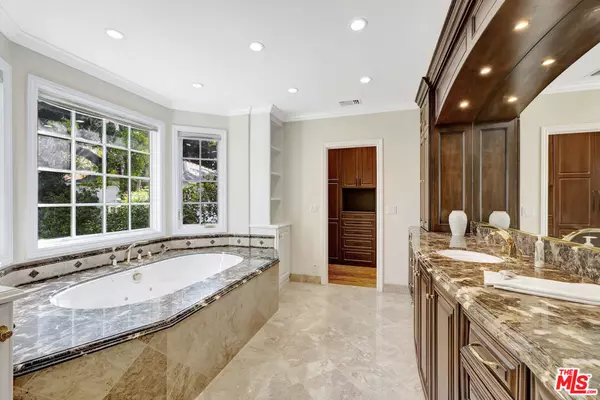 San Gabriel, CA 91775,637 Sycamore DR