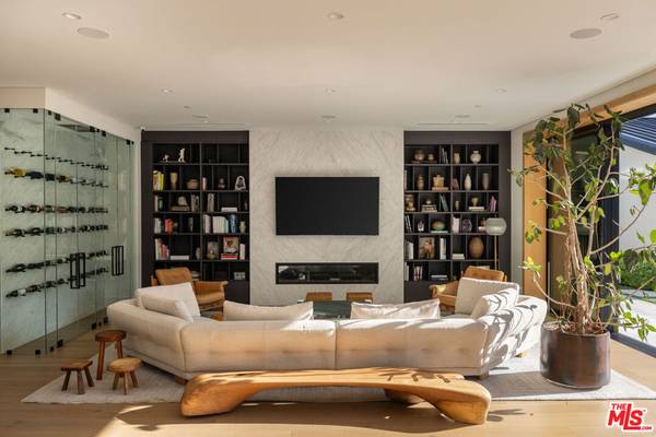 455 N Bundy DR, Los Angeles, CA 90049