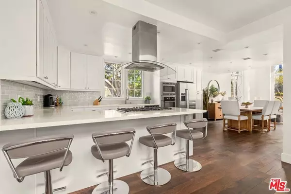 Los Angeles, CA 90049,12320 Ridge CIR