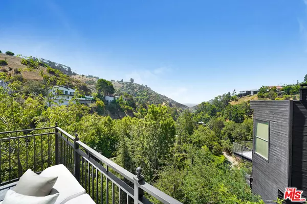 Los Angeles, CA 90046,2506 Zorada DR