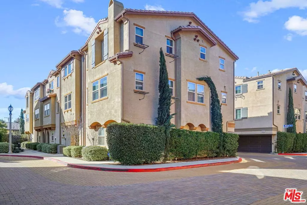 Van Nuys, CA 91405,14122 W Willow LN
