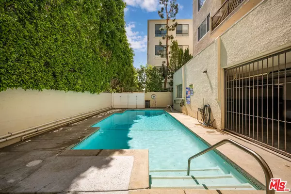 Los Angeles, CA 90025,1520 Camden AVE #101