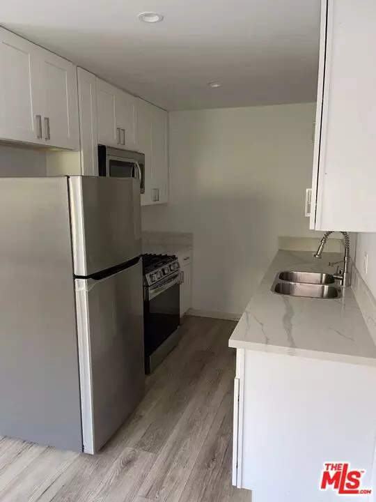 Los Angeles, CA 90004,417 N Ardmore AVE #1
