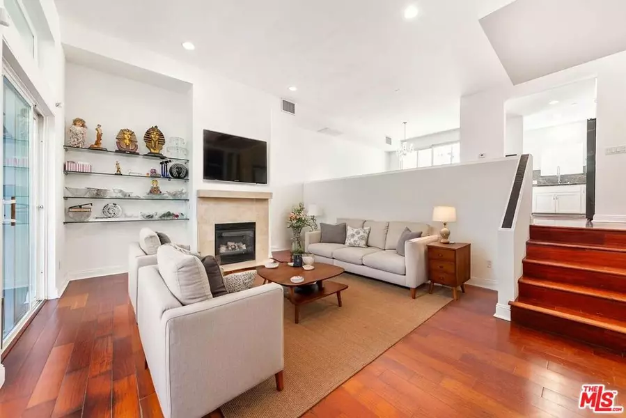 1020 Hilldale AVE, West Hollywood, CA 90069