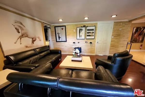 Encino, CA 91436,15555 High Knoll RD