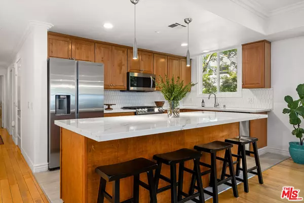 Los Angeles, CA 90025,1601 S Bentley AVE #201