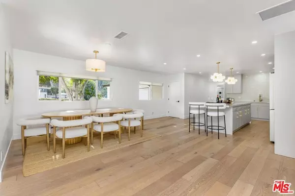 Woodland Hills, CA 91364,5200 Del Moreno DR