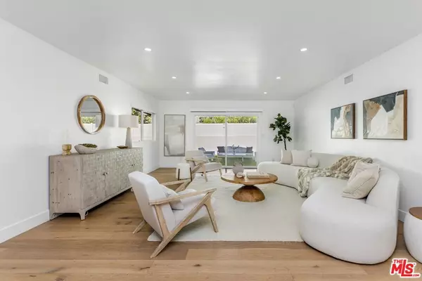 Woodland Hills, CA 91364,5200 Del Moreno DR