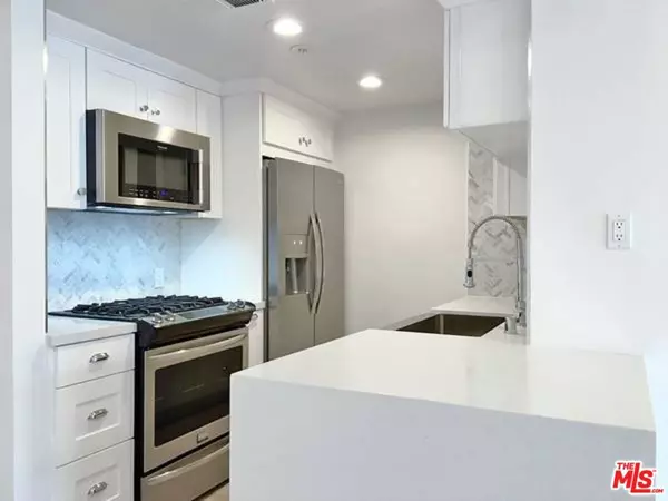Los Angeles, CA 90048,301 S SWALL DR #202