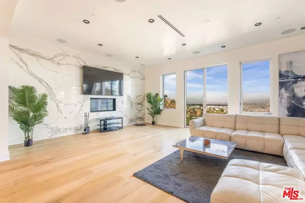 Los Angeles, CA 90069,1610 Viewmont DR