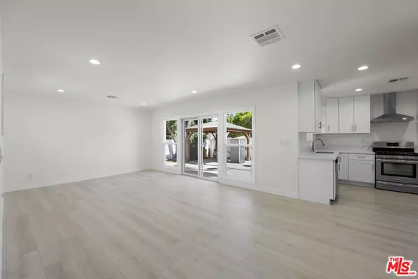 Granada Hills, CA 91344,15906 San Fernando Mission BLVD