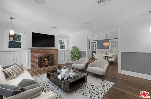 7024 De Longpre AVE, Los Angeles, CA 90028