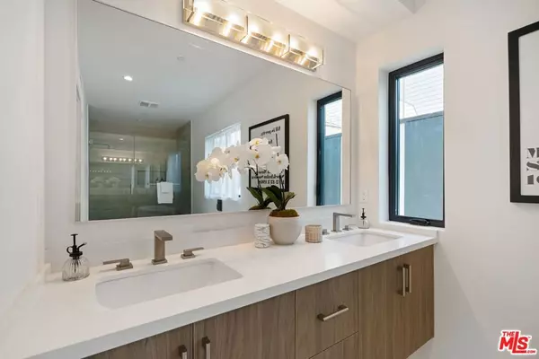 Los Angeles, CA 90066,3803 S Verona CT