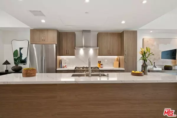Los Angeles, CA 90066,3803 S Verona CT