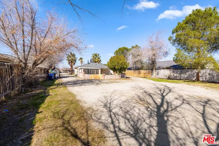 43208 18th ST, Lancaster, CA 93534