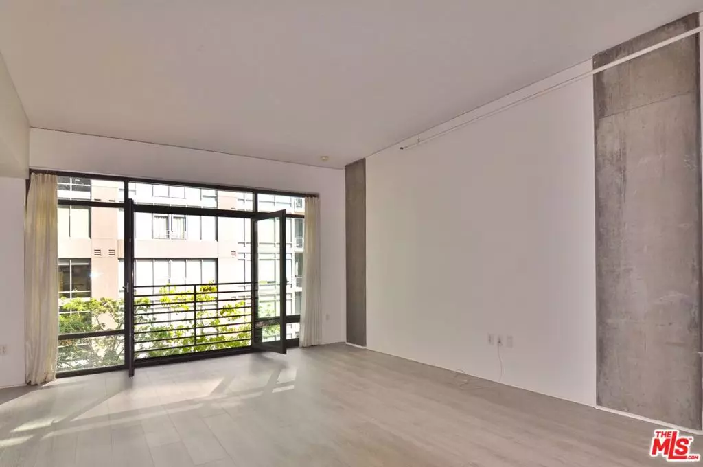 Los Angeles, CA 90015,1111 S Grand AVE #907