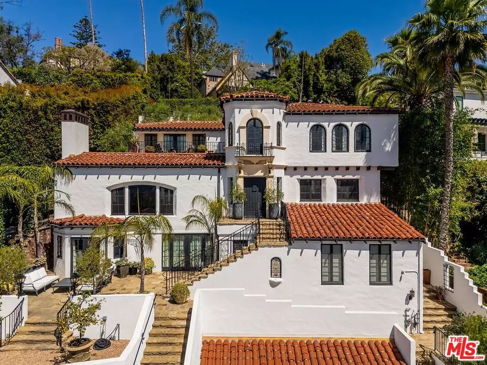 Los Angeles, CA 90027,2420 Chislehurst DR