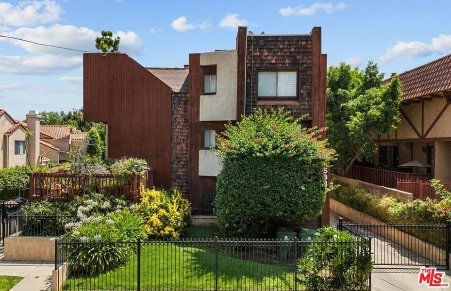 5840 Etiwanda AVE #3, Tarzana, CA 91356