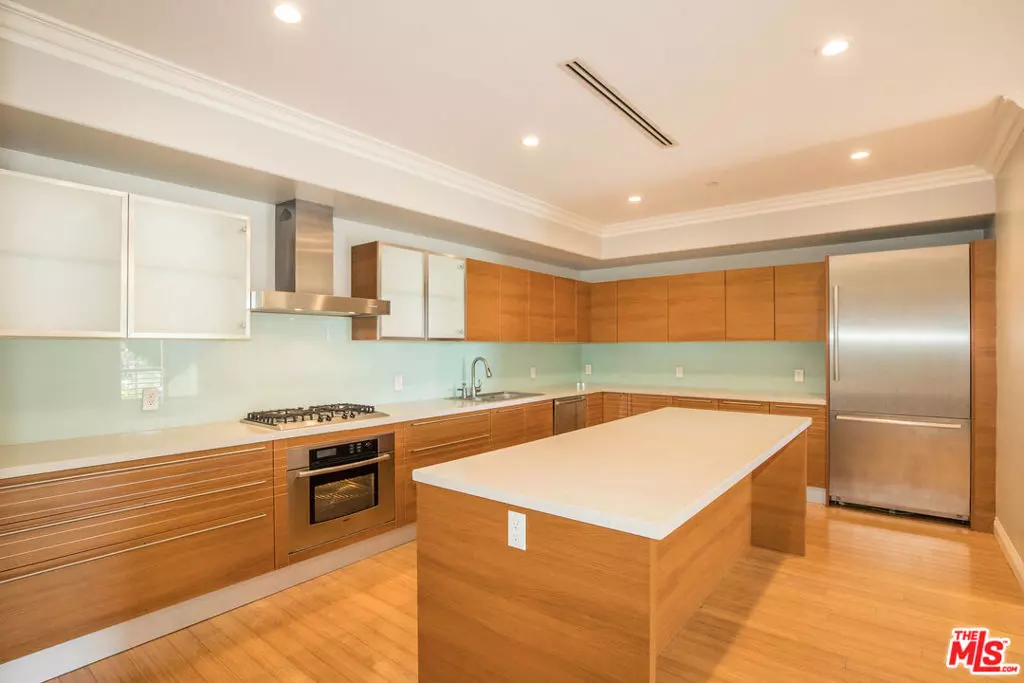 West Hollywood, CA 90046,1283 Havenhurst DR #306