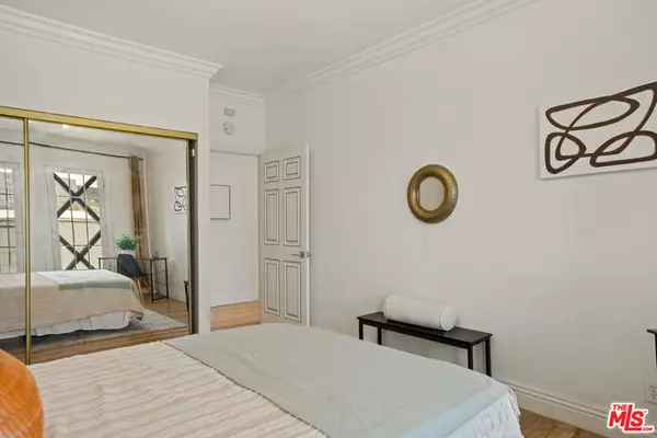 Los Angeles, CA 90006,2121 James M Wood BLVD #124