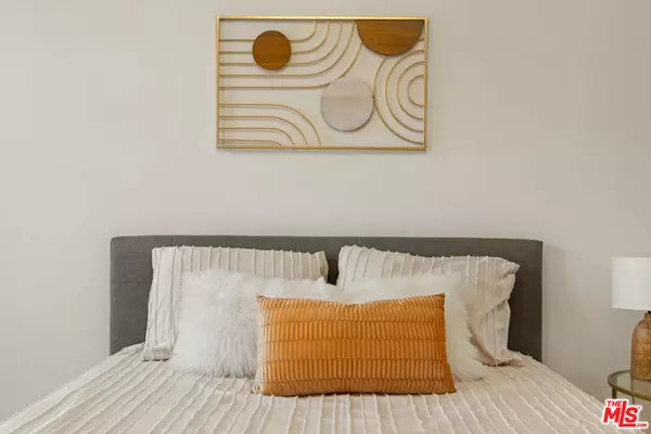 Los Angeles, CA 90006,2121 James M Wood BLVD #124