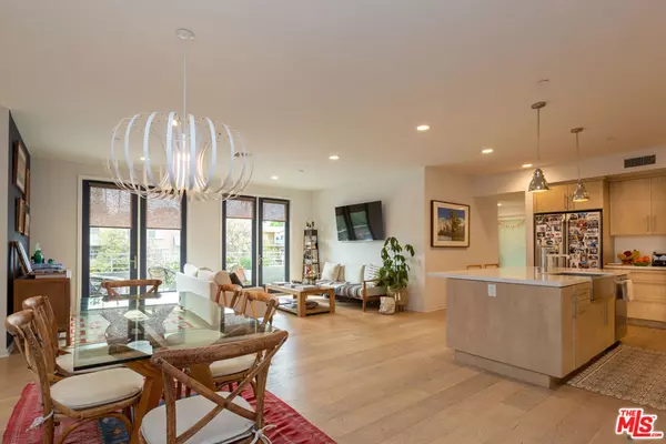 Studio City, CA 91604,4240 Laurel Canyon BLVD #301