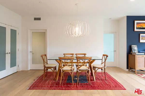 Studio City, CA 91604,4240 Laurel Canyon BLVD #301