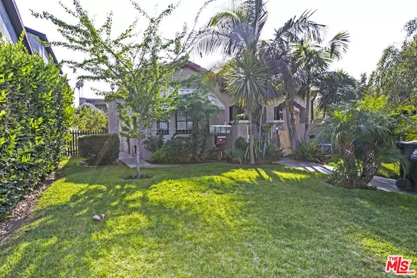 Los Angeles, CA 90044,820 W 80th ST