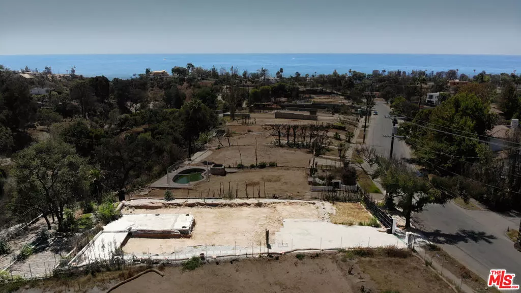 Pacific Palisades, CA 90272,670 N Las Casas AVE