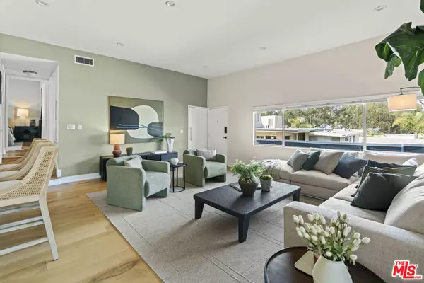 Los Angeles, CA 90049,11627 Chenault ST #5