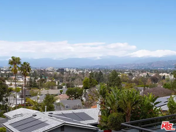 Los Angeles, CA 90068,3971 Fredonia DR