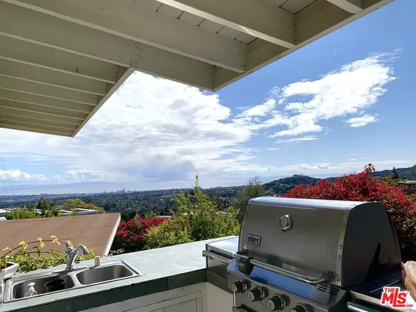 Los Angeles, CA 90049,12250 Canna RD