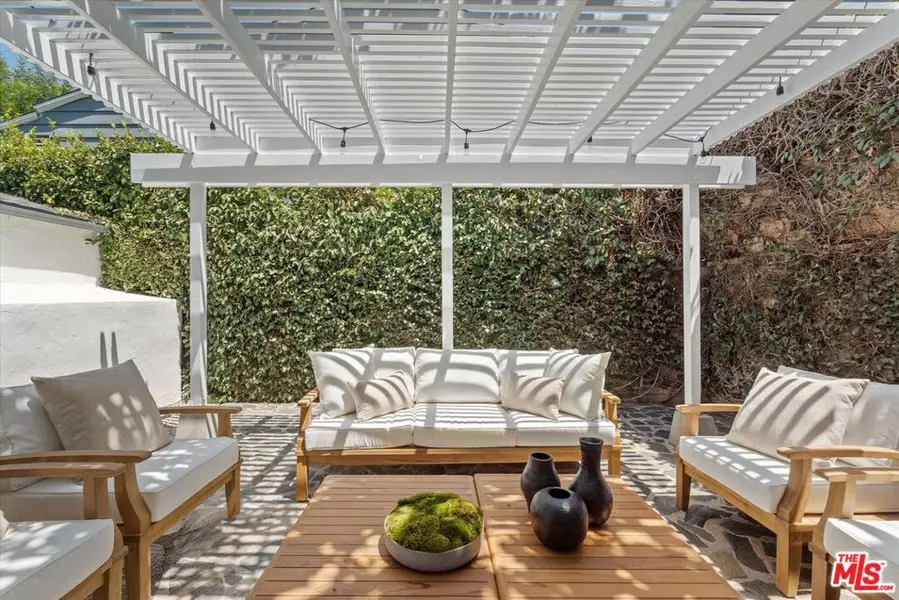 560 N Croft AVE, West Hollywood, CA 90048