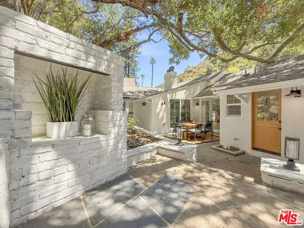 1831 Benedict Canyon DR, Beverly Hills, CA 90210