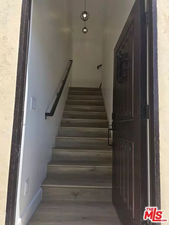Los Angeles, CA 90036,5247 1/2 S 9th ST