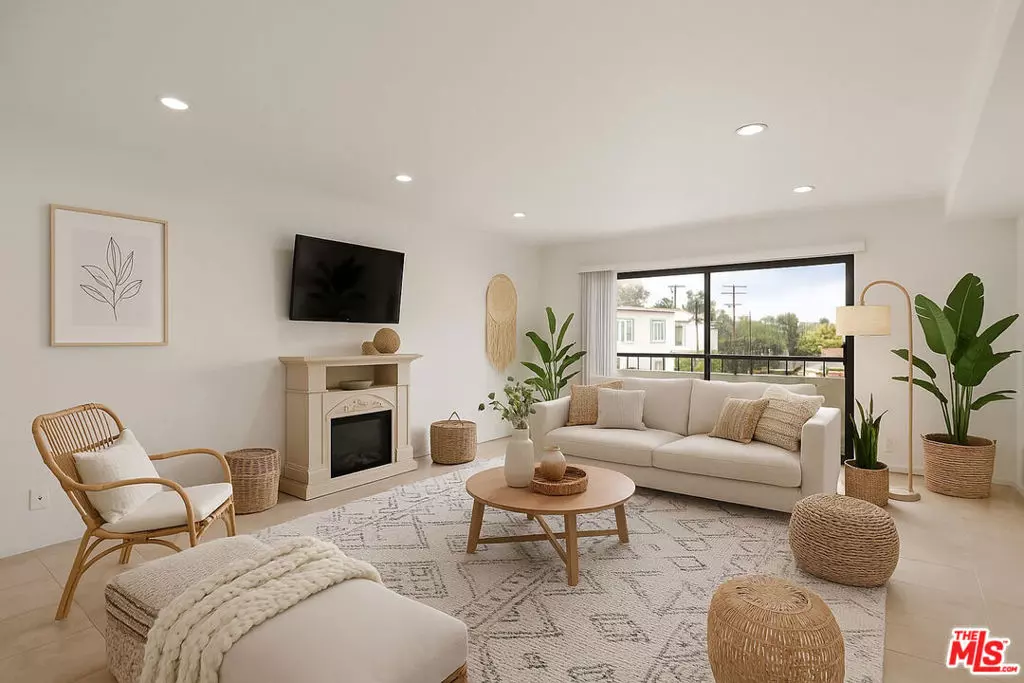Valley Village, CA 91607,4829 Whitsett AVE #301