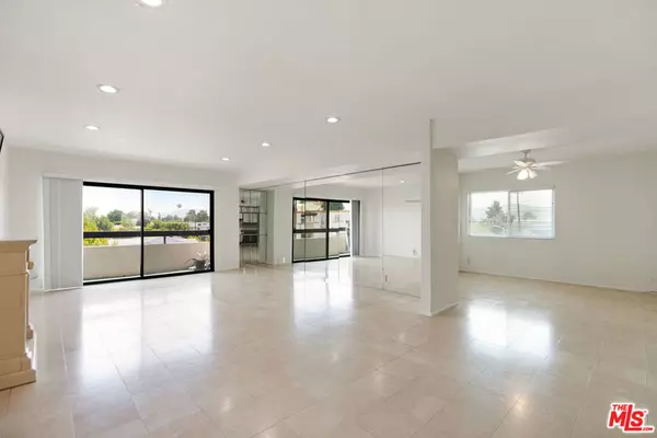 Valley Village, CA 91607,4829 Whitsett AVE #301