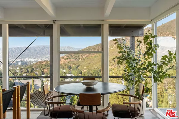 Los Angeles, CA 90068,3464 Troy DR