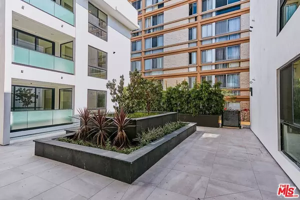 Beverly Hills, CA 90210,328 N Maple DR #109