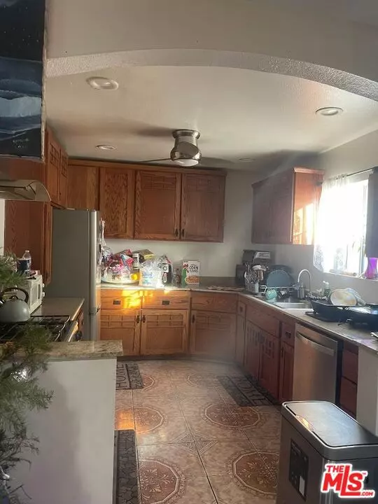 Reseda, CA 91335,6908 Geyser AVE
