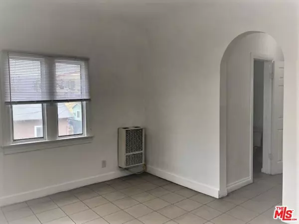 Los Angeles, CA 90011,945 E Jefferson BLVD