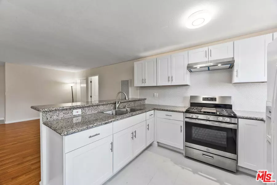 18530 Hatteras ST #313, Tarzana, CA 91356