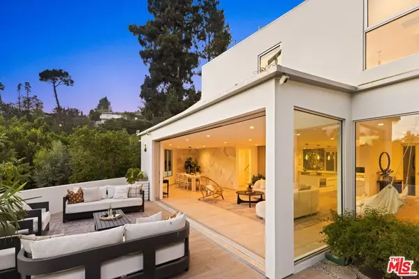Los Angeles, CA 90046,2615 La Cuesta DR