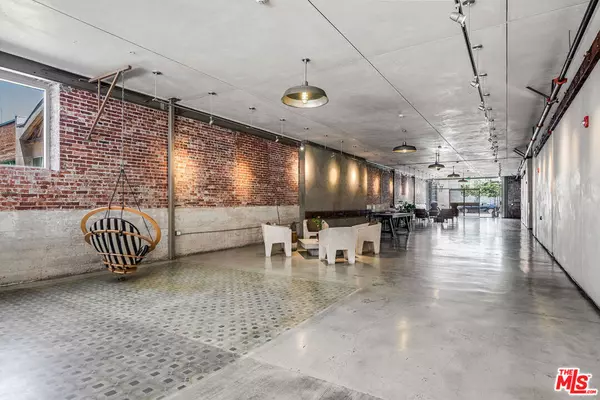 Los Angeles, CA 90013,527 Molino ST #206
