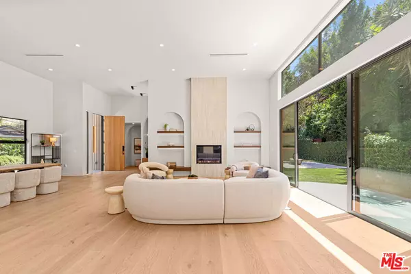 Los Angeles, CA 90049,1401 N Bundy DR