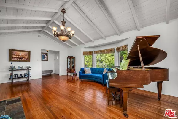 Los Angeles, CA 90024,10321 Rochester AVE