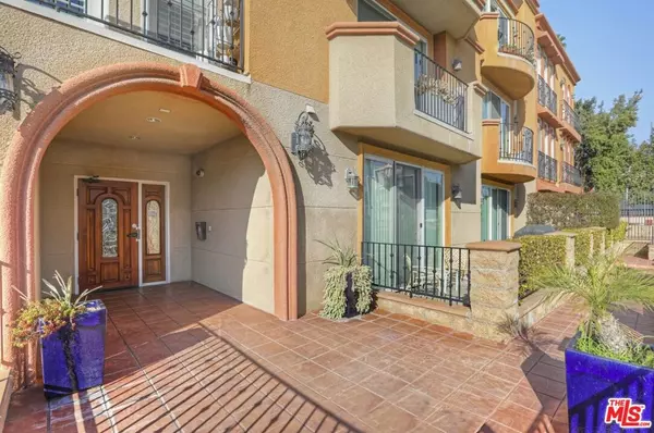 Los Angeles, CA 90027,4711 Ambrose AVE #201